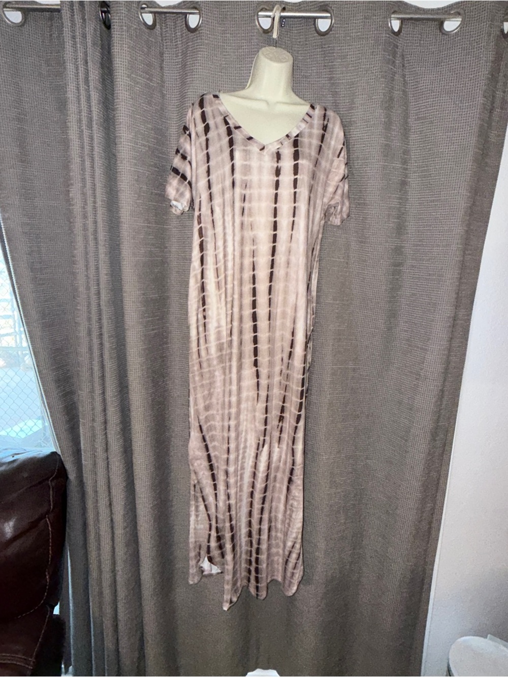 Women’s Tie-Dye V-Neck Maxi Dress in Taupe